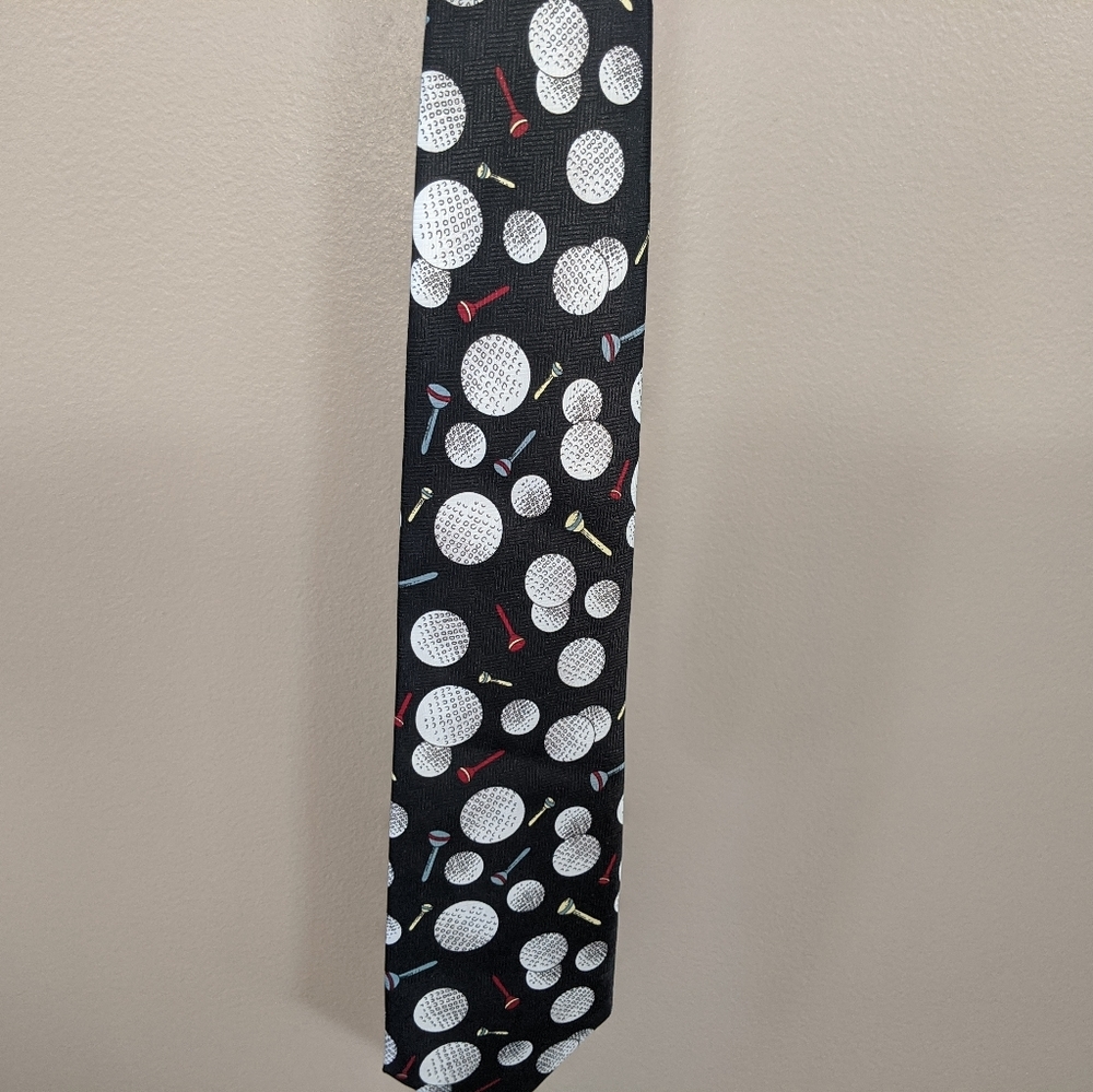 Fun Golf Tie for a fan of golf-with balls and tees